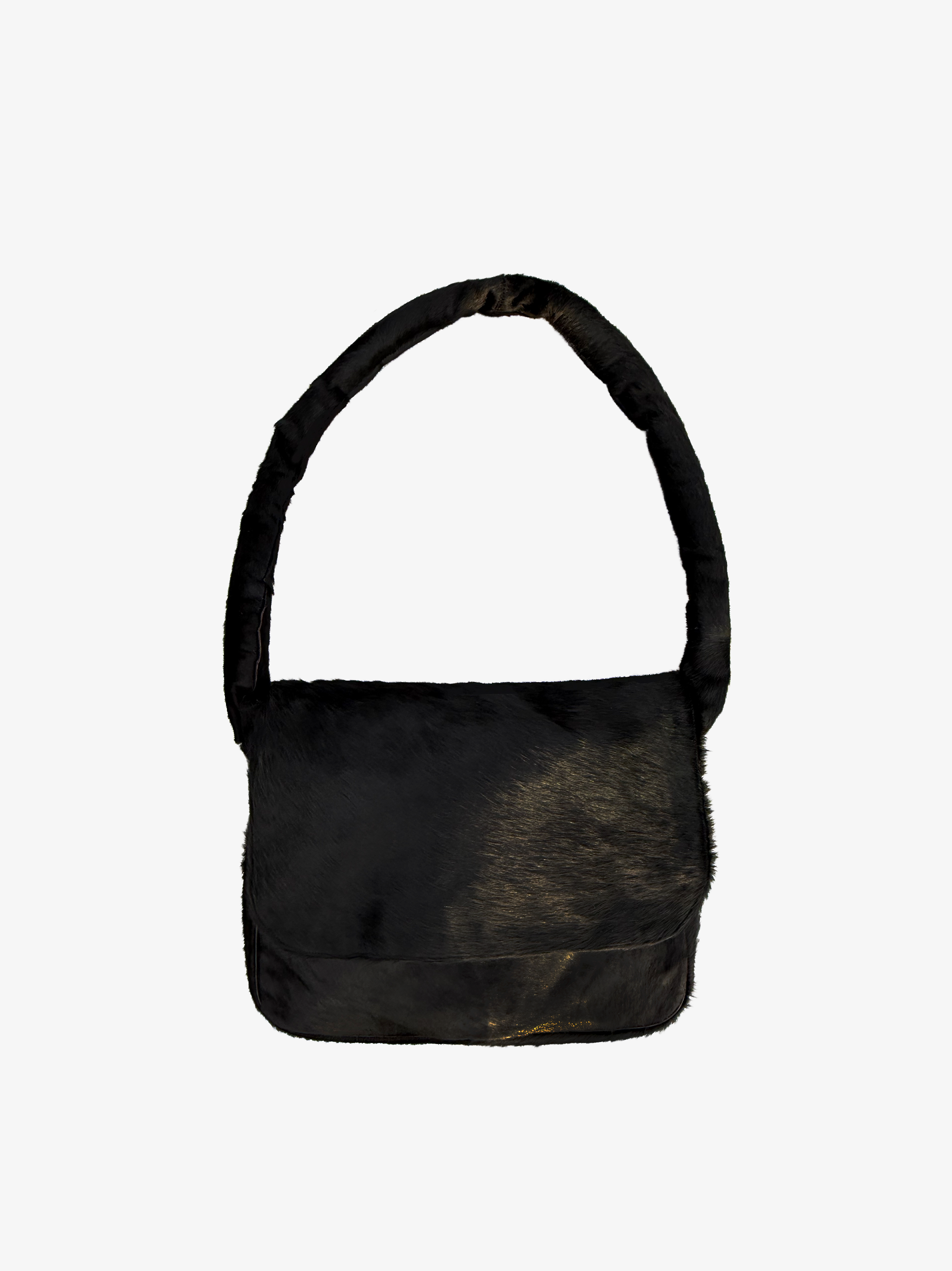 OVERSIZED FUR MESSENGER BAG BLACK – NYRVA