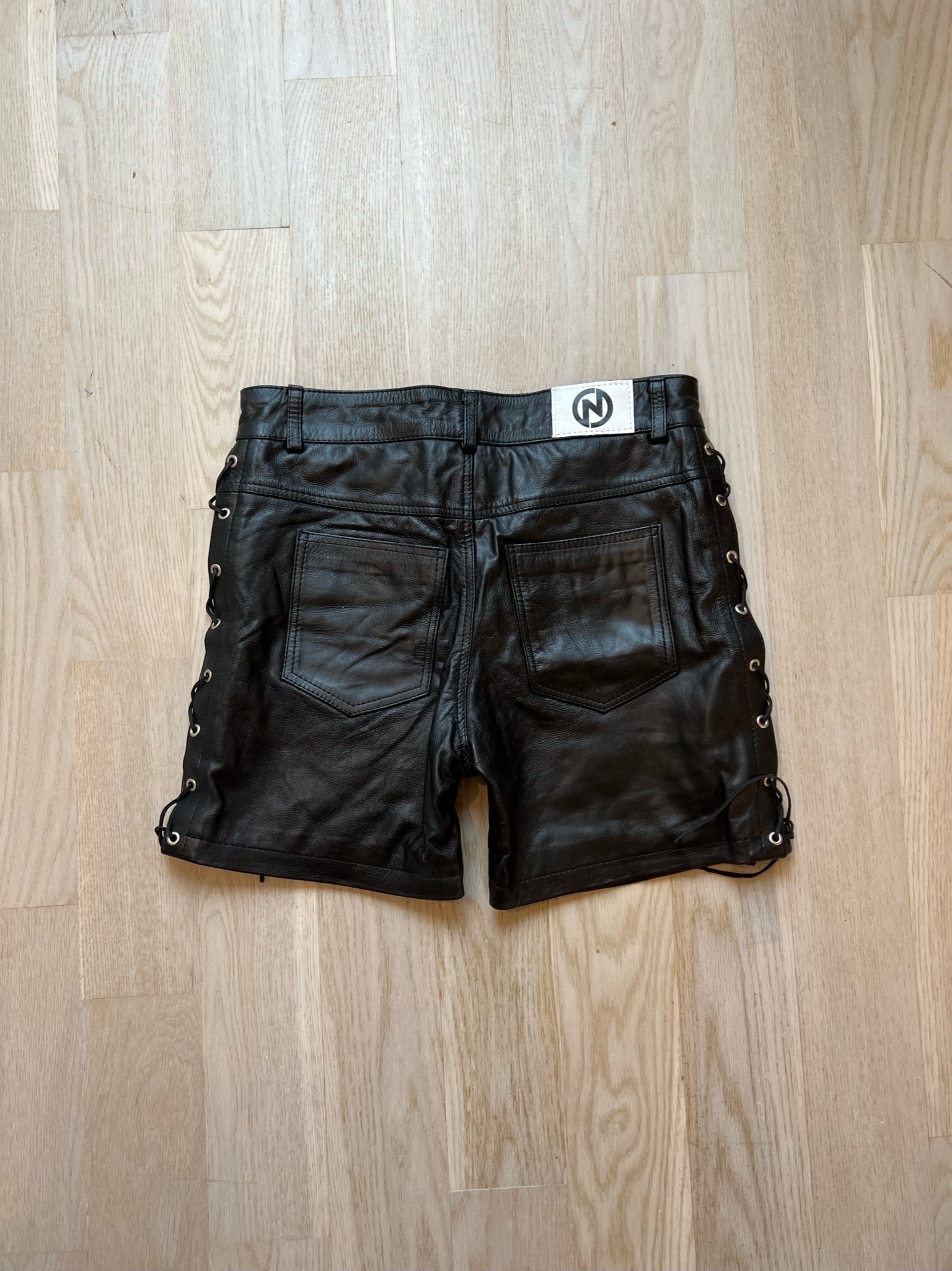 LACED LEATHER SHORTS BLACK